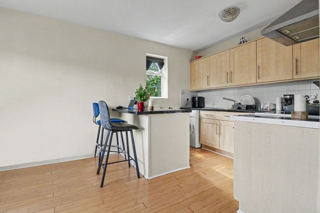 30 Bryony Gardens, Eastleigh photo 4