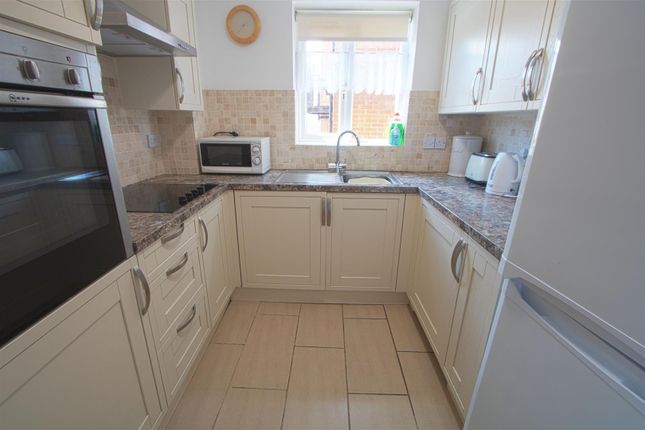 1-bed flat on 17, Albion court, Billericay, £180,000