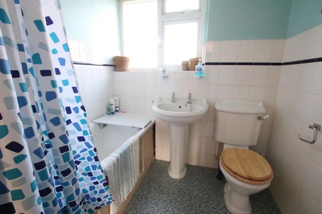Bathroom.Jpg