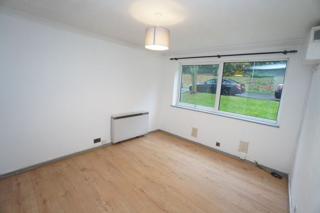 37 Windsor Drive, High Wycombe photo 3
