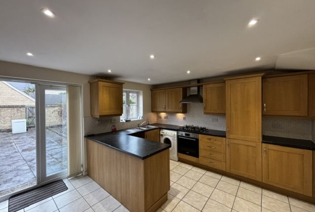 130, Bluebell Way, Carterton photo 3