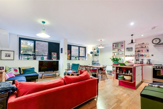 Thumbnail Flat for sale in Goldsmiths Row, London