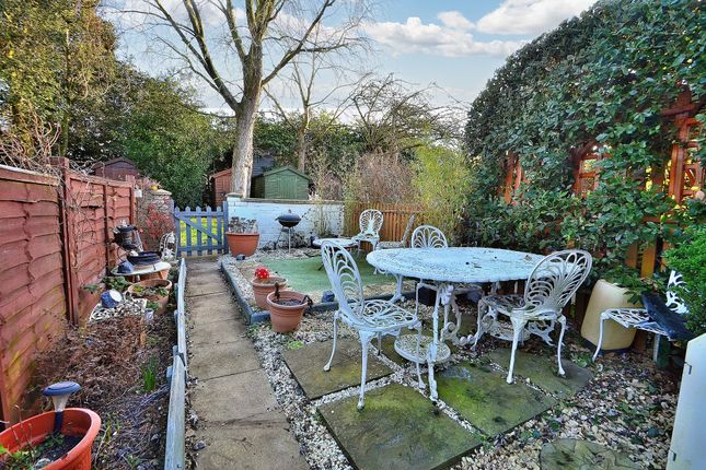 17 Whaddon Road, Milton Keynes photo 4