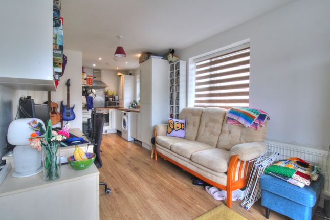 11 Campbell Court, Brook Mead, Basildon photo 4