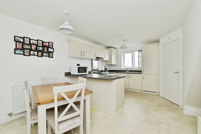 28, Winder Avenue, Sheffield photo 3
