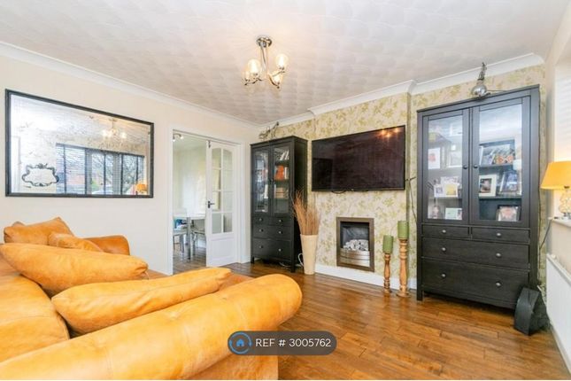 Castlerea Close, Eccles, Manchester photo 2