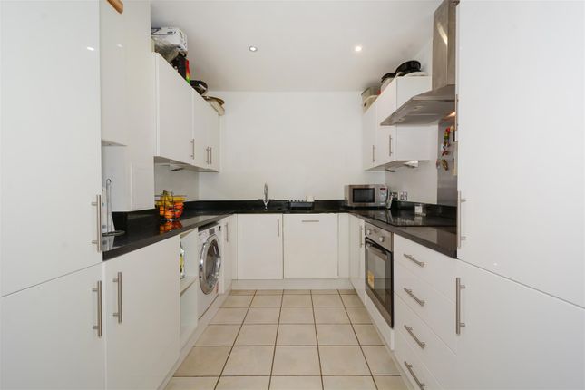 Maisonette for sale in Manor Road, Stoke Newington