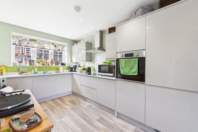 4, Belle Vue Close, Devon photo 3