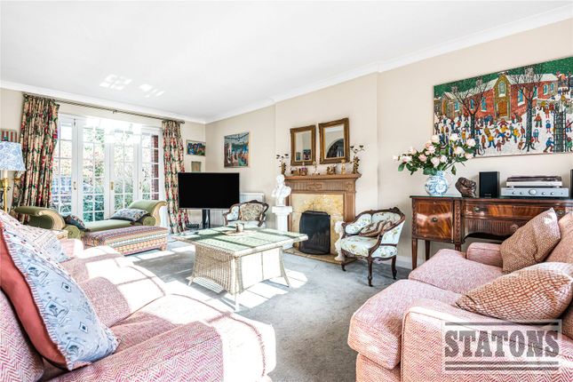 2, Harmsworth Way, London photo 2