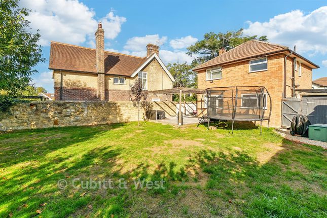 78, Clarence Walk, Redhill photo 2