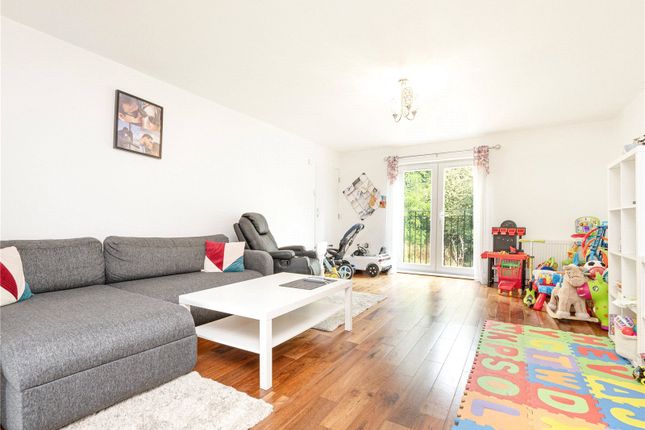 Flat to rent in Chatsworth Road, Croydon