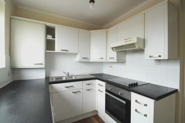 Thumbnail Flat to rent in Chequers Court, Croydon, Surrey