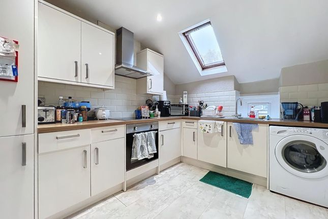 Flat D - 6 Richmond Road, Cathays, Cardiff photo 4