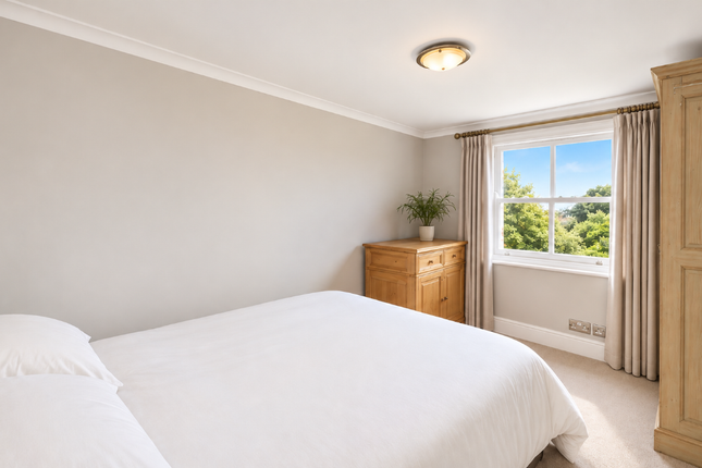 Flat B@25 Boscombe Road, London photo 5