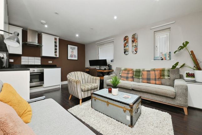 8, Vine Court, Ware photo 3