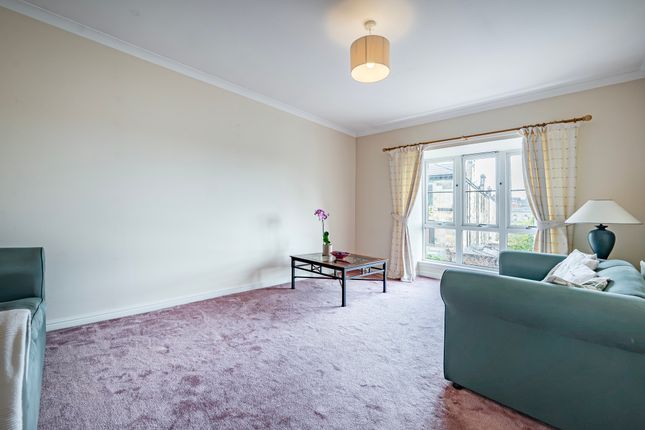 Flat 2/2, 3 Westercraigs Court, Dennistoun, Glasgow photo 2