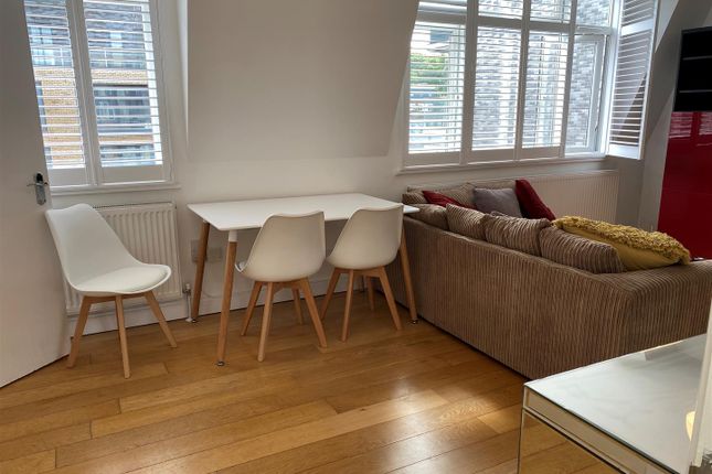 Flat 9 Rutherford Court, 1A, Valley Gardens, Colliers Wood photo 3