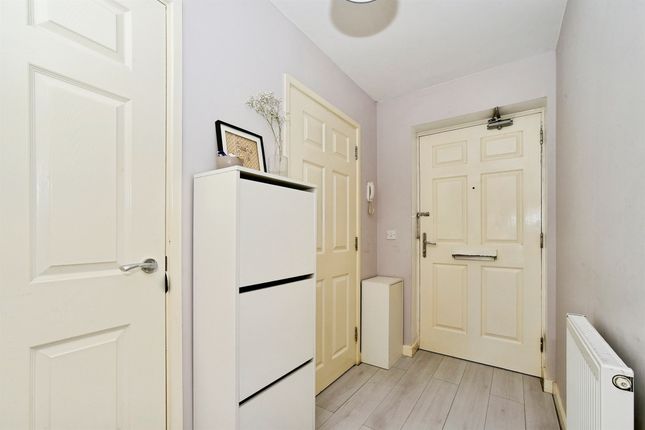 66, Woodroffe Square, Calne photo 3