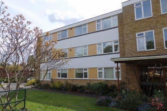 Thumbnail Flat to rent in Avenue Road, Epsom