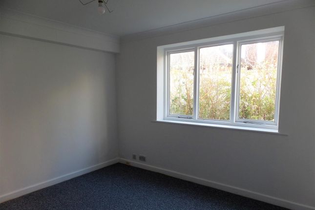 Flat to rent in Egremont Place, Brighton