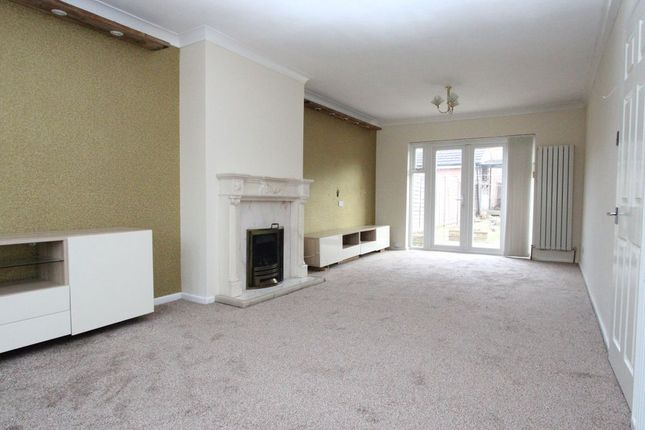 26, Croft Drive, Wigston photo 2