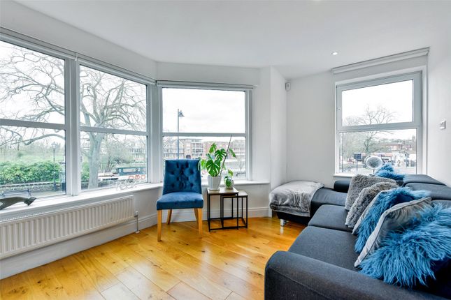 Thumbnail Flat to rent in Barry Avenue, Windsor, Berkshire