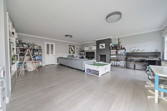 Cape Lodge,, Catena Rise, Surrey photo 2
