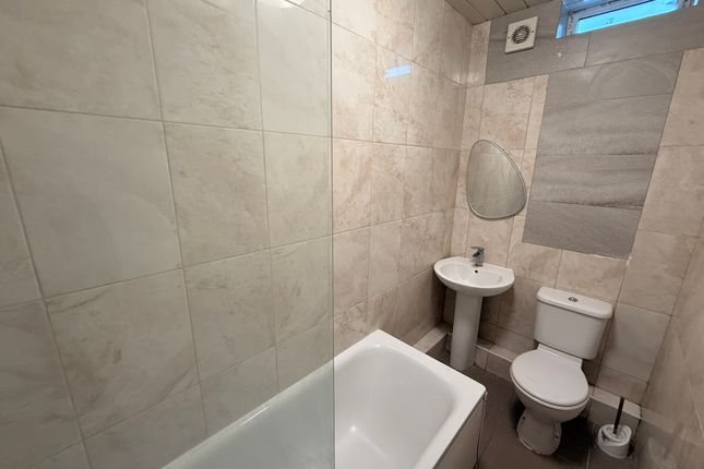 96, Rosedale Avenue, Leicester photo 5