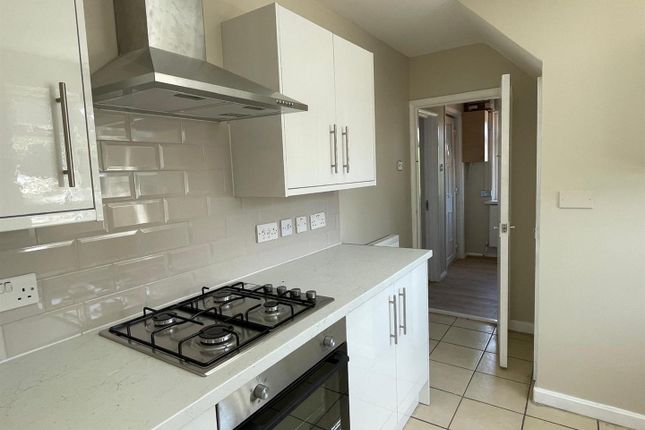 59, Queenswood Avenue, Hounslow photo 3