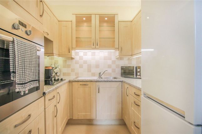5, Chevin Court, West Yorkshire photo 3