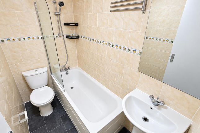 109 Bruce Grove, London photo 5