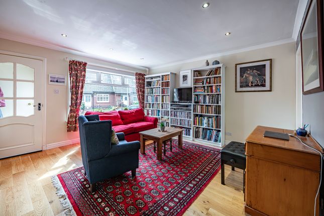 90 Mill Crescent, Glasgow photo 3