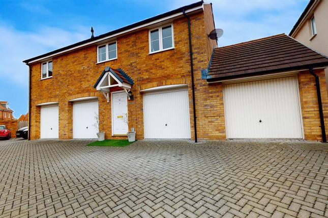 Thumbnail Property to rent in Greenfinch Road, Didcot