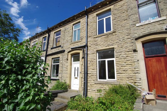 Town house to rent in Sherwood Place, Bradford