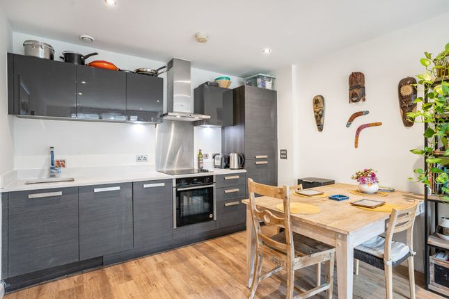 Flat 36, Canal Wharf, 305, Kingsland Road, London photo 2