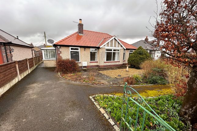Thumbnail Detached bungalow to rent in Heyworth Road, Chapel-En-Le-Frith, High Peak