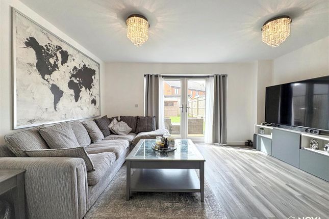 15, Pantheon Drive, Dunstable photo 2