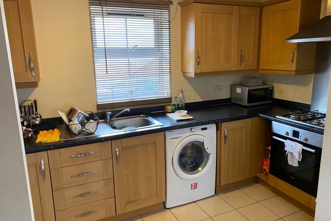 42, Piper Way, Ilford photo 2