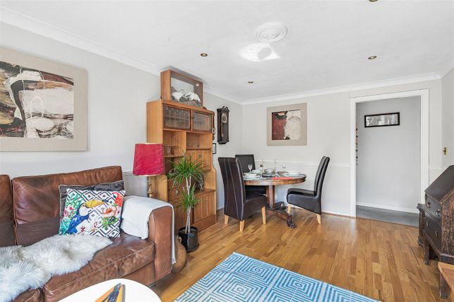 4, Farthings Close, Chingford photo 4