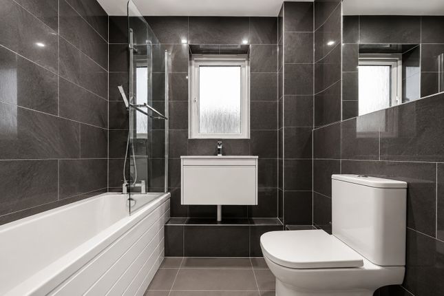16 Liddell Drive, Basildon, Essex photo 4