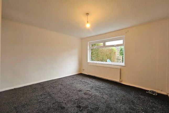 5 Daneswood Avenue, Rochdale photo 2