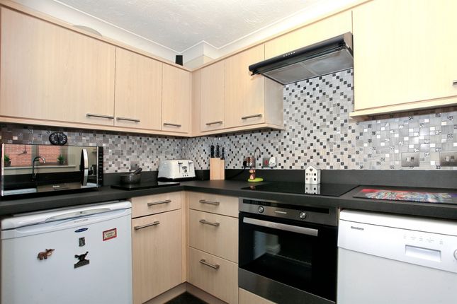 23, Fieldfare Drive, Peterborough photo 2