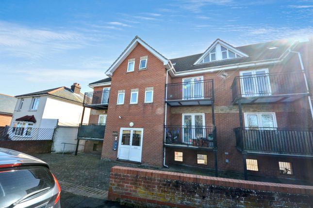 1-bed flat on Flat 5, Bay View Court,, Stour Road, Essex, £70,000