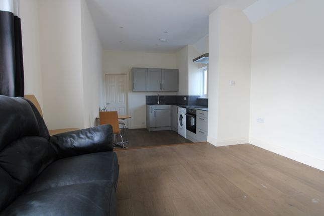 Thumbnail Flat to rent in Clifford Avenue, London