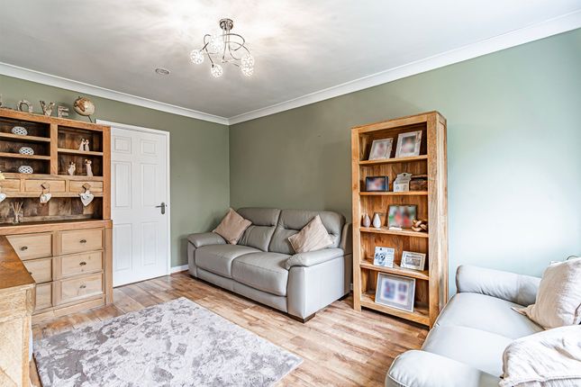 7 Foel View Close, Pontypridd photo 3