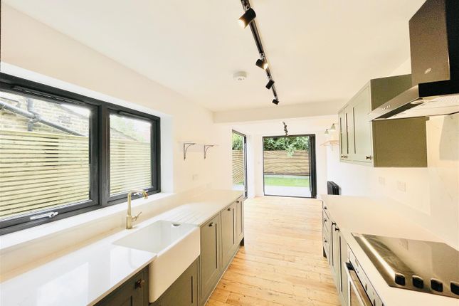 Kitchen 2.Jpeg