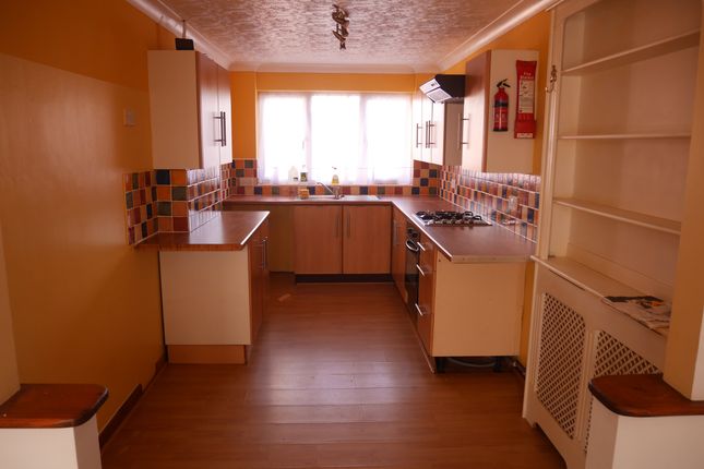 Manor Farm Crescent, Woodside Weston-super-Mare photo 3