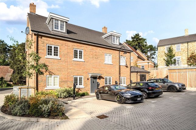 MTVH OR - Flat 4, Chessington House, 3, Merrileas Drive, Leatherhead photo 3
