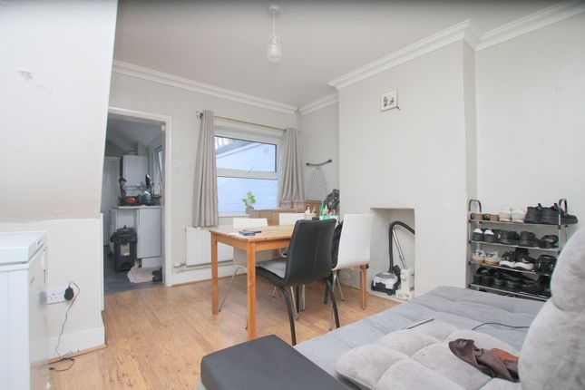 193 Queens Road, Watford photo 3