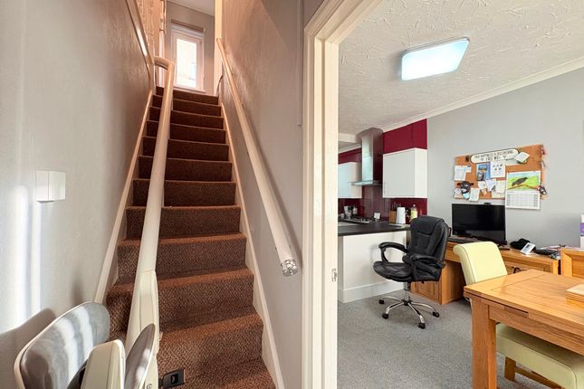 162/162a Oxford Street, Bridgend photo 4